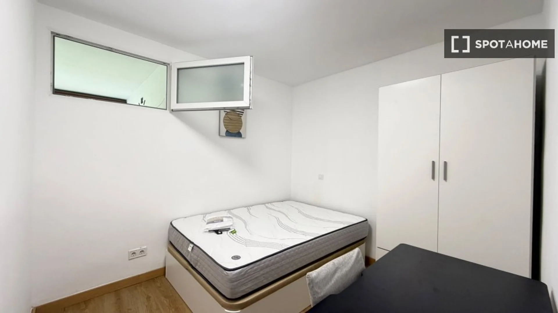 'de öğrenci dairesinde, tamamen mobilyalı kiralık oda