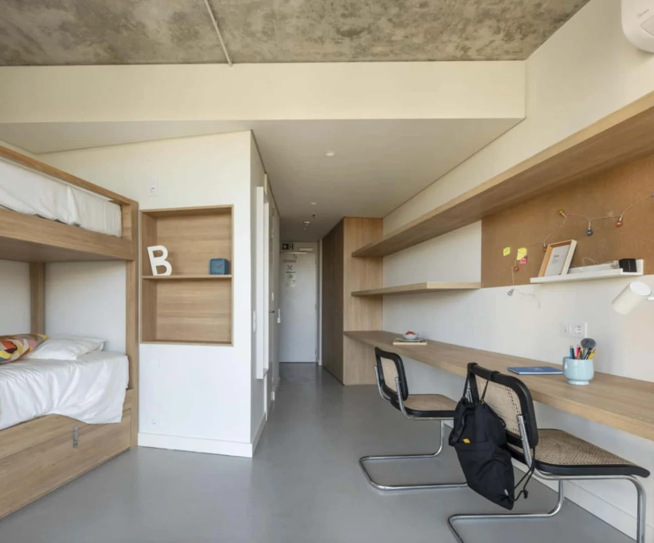 Habitación para estudiantes en  con área de estudio y facilidades compartidas