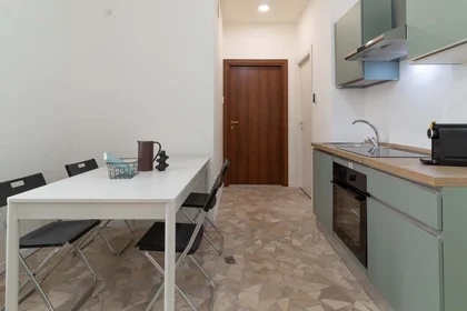 Habitación privada en Via Cavour, 46, 86100 Campobasso CB, Italia, imagen 6 de 19