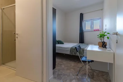 Habitación privada en Via Cavour, 46, 86100 Campobasso CB, Italia, imagen 9 de 19