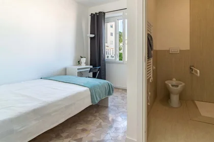 Stanza privata in Via Cavour, 46, 86100 Campobasso CB, Italia, immagine 7 di 18