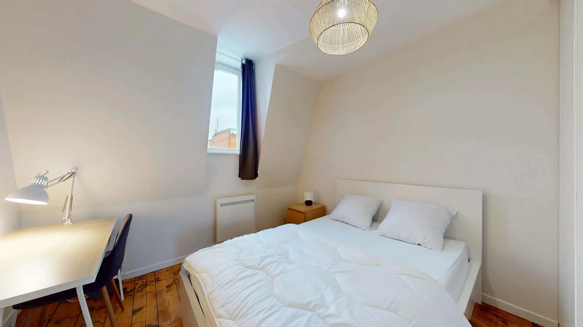 Comfortable and spacious student room in