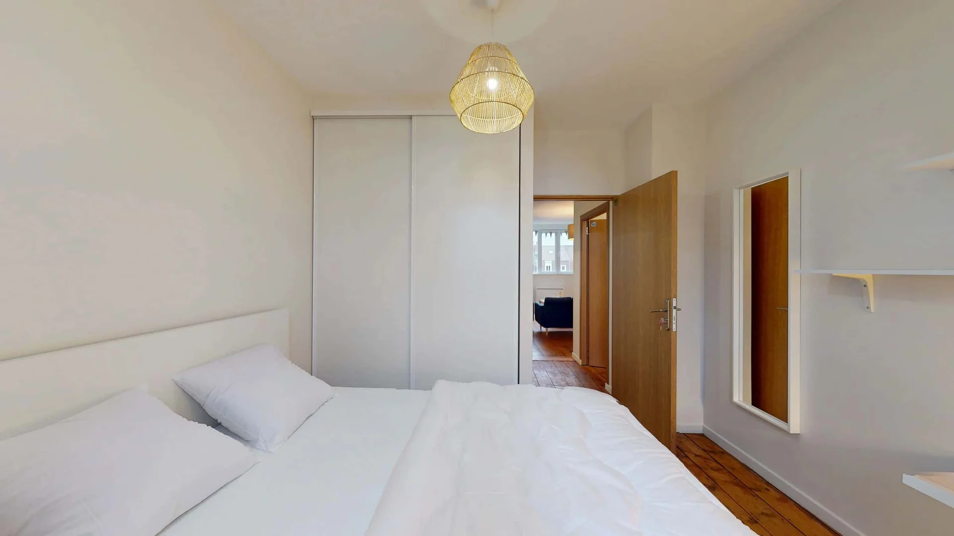 Cozy room for students available in