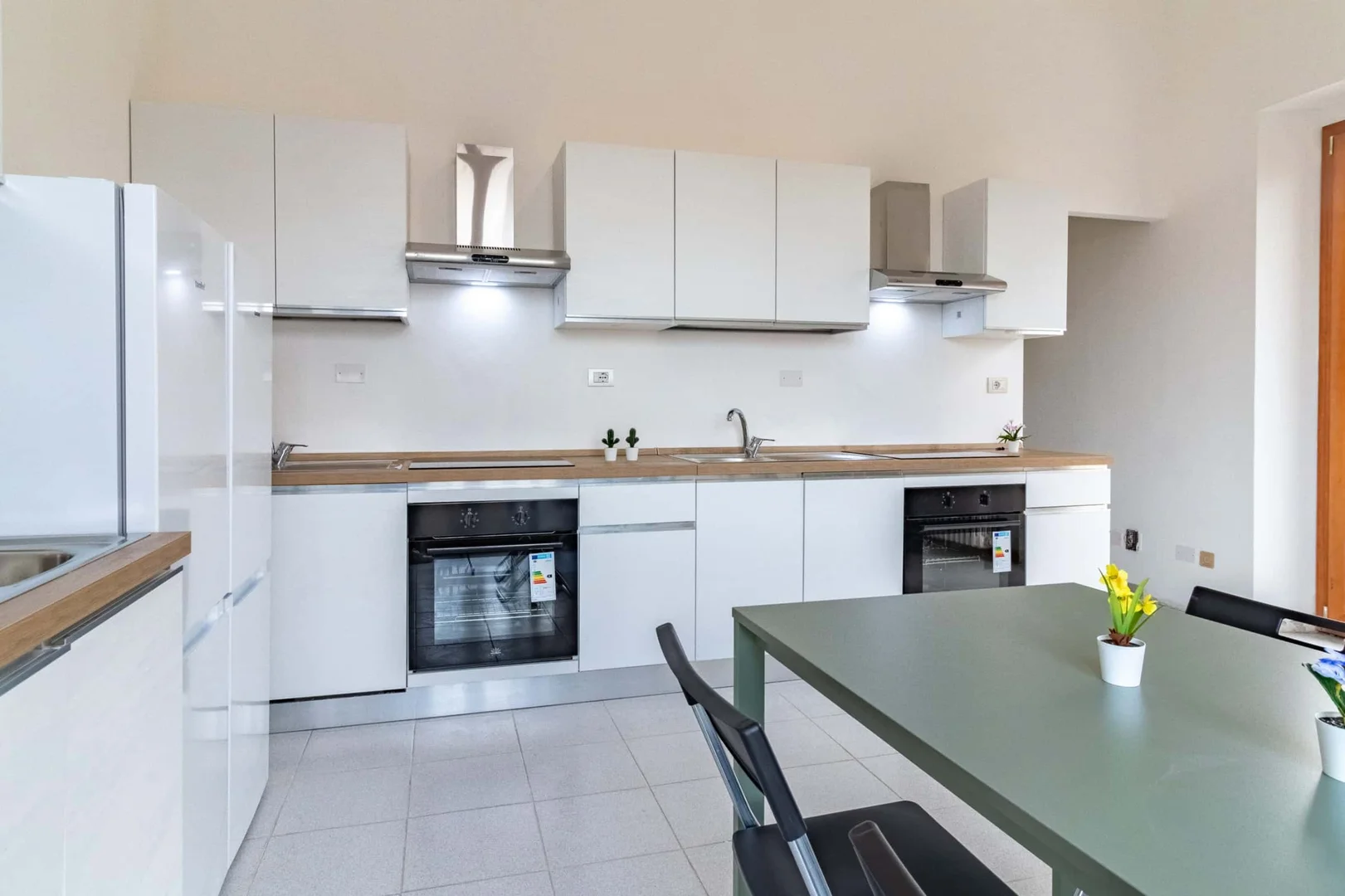 Quarto para alugar em apartamento de estudantes em , totalmente mobilado
