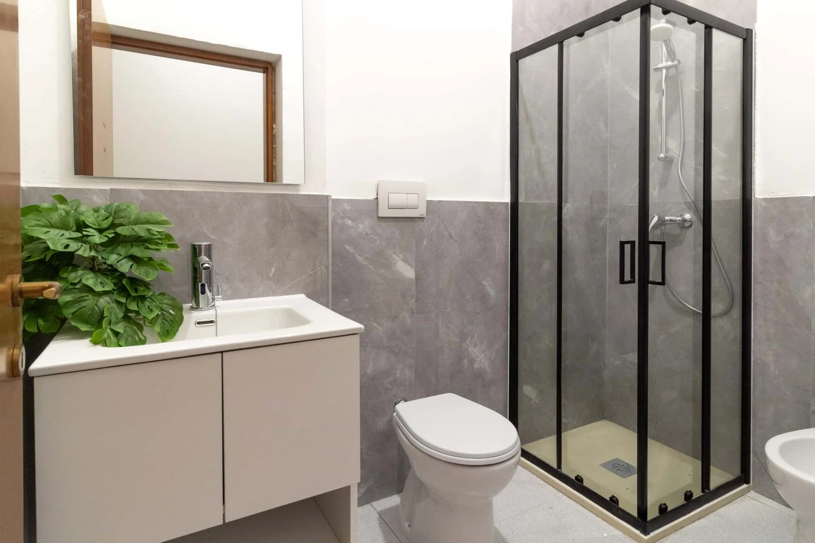 Quarto de estudante confortável e espaçoso em 