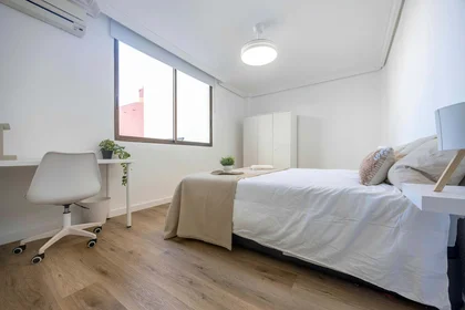 Privatzimmer in der C/ de Dolores Alcaide, Jesús, 46007 València, Valencia, Spain, bild 1 von 19