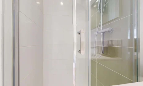 Özel oda konumu 10 Rue Montesquieu, 38100 Grenoble, France, 6 17 görüntüsü