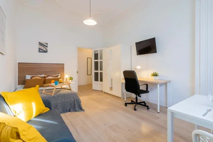 Quarto privado em Carrer d'Honorat Juan, Extramurs, València, Valencia, Spain, imagem 1 de 41