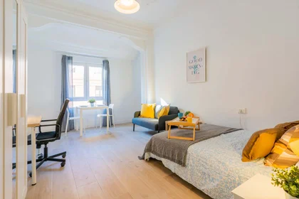 Quarto privado em Carrer d'Honorat Juan, Extramurs, València, Valencia, Spain, imagem 4 de 41
