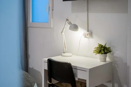 Quarto privado em Carrer d'Honorat Juan, Extramurs, València, Valencia, Spain, imagem 3 de 34