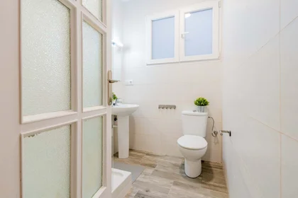 Quarto privado em Carrer d'Honorat Juan, Extramurs, València, Valencia, Spain, imagem 23 de 34
