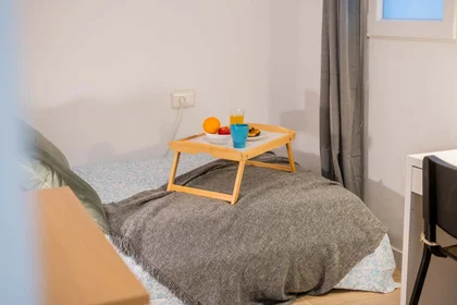 Quarto privado em Carrer d'Honorat Juan, Extramurs, València, Valencia, Spain, imagem 6 de 34