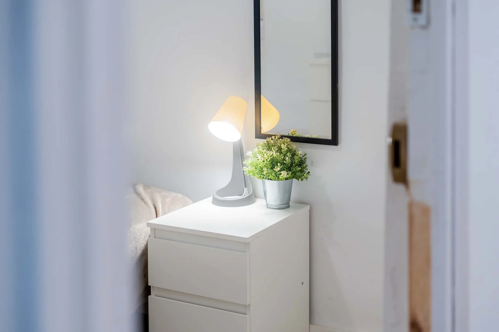 Quarto para alugar em apartamento de estudantes em , totalmente mobilado
