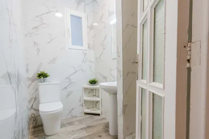 Quarto privado em Carrer d'Honorat Juan, Extramurs, València, Valencia, Spain, imagem 16 de 34