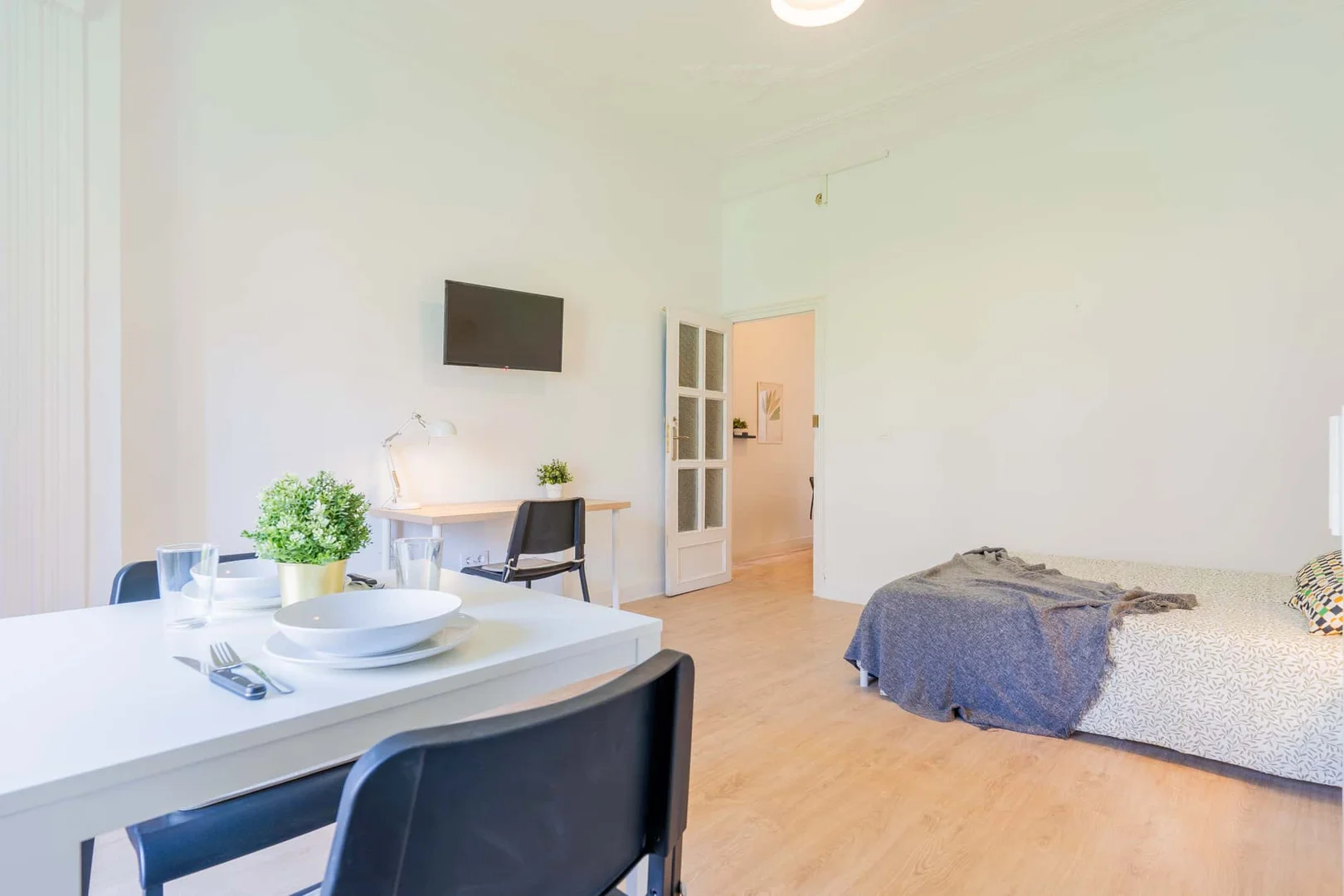 Student-friendly room in  with modern amenities