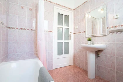 Habitación privada en Carrer d'Honorat Juan, Extramurs, València, Valencia, Spain, imagen 6 de 22
