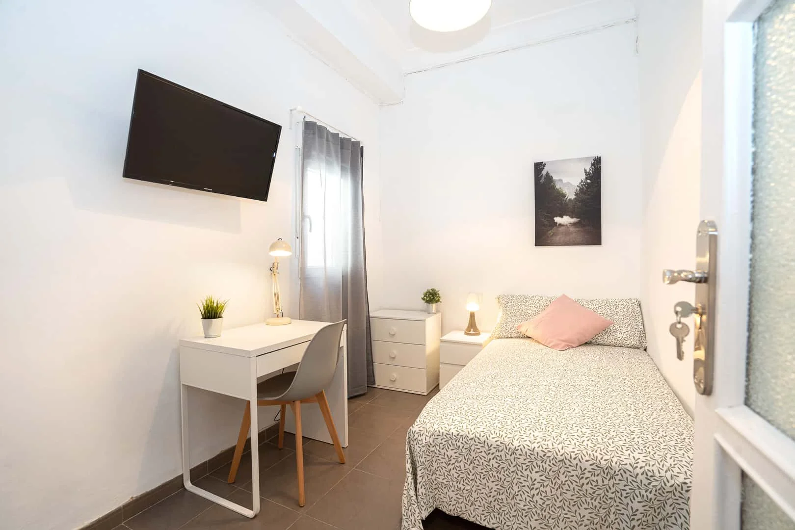 Habitación acogedora para estudiantes disponible en 