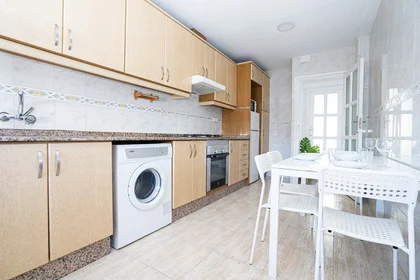 Habitación privada en Carrer d'Honorat Juan, Extramurs, València, Valencia, Spain, imagen 6 de 13