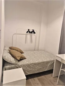Private room at C/ de Conca, 46008 València, Valencia, Spain, image 3 of 24