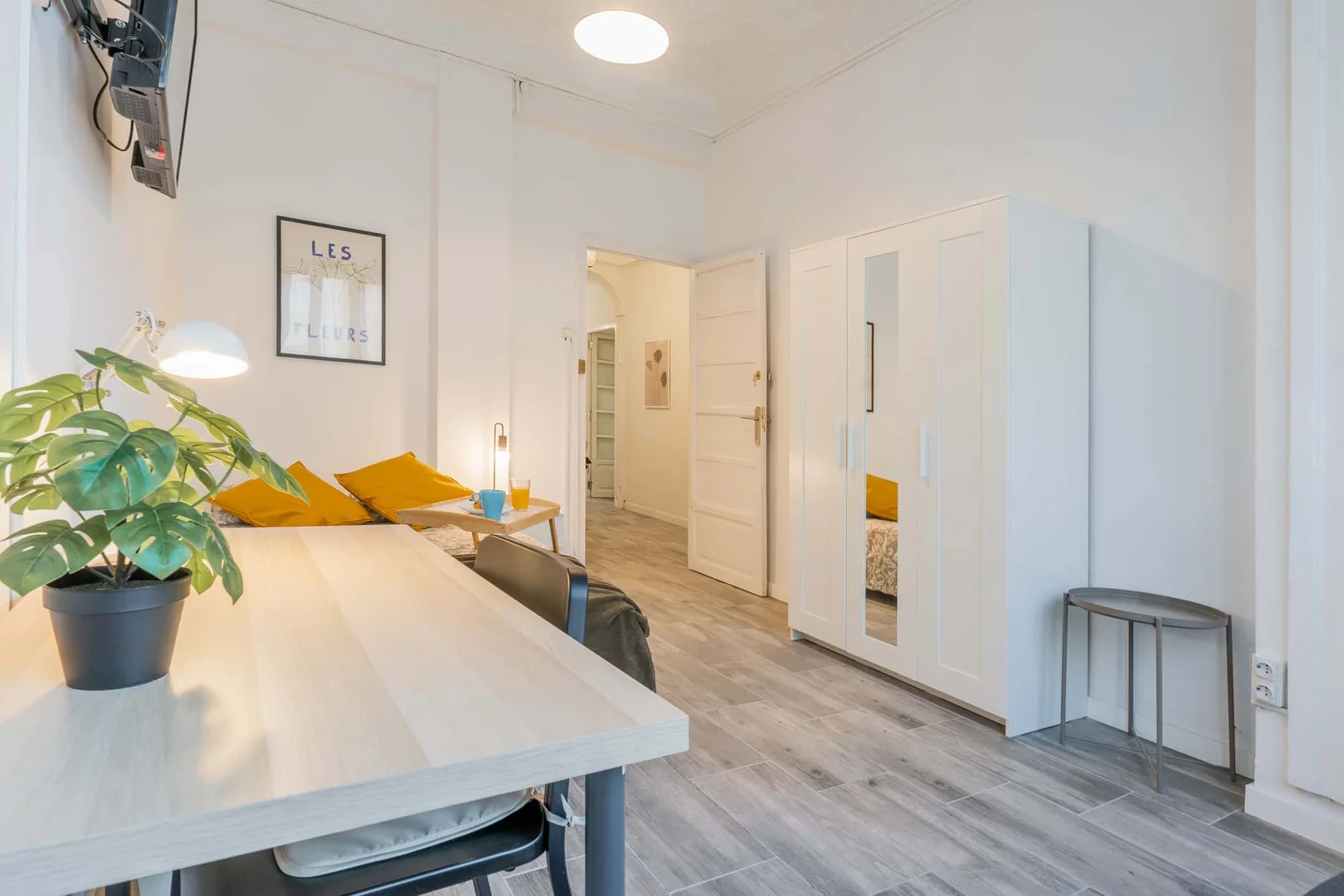 Quarto amigo do estudante em  com comodidades modernas