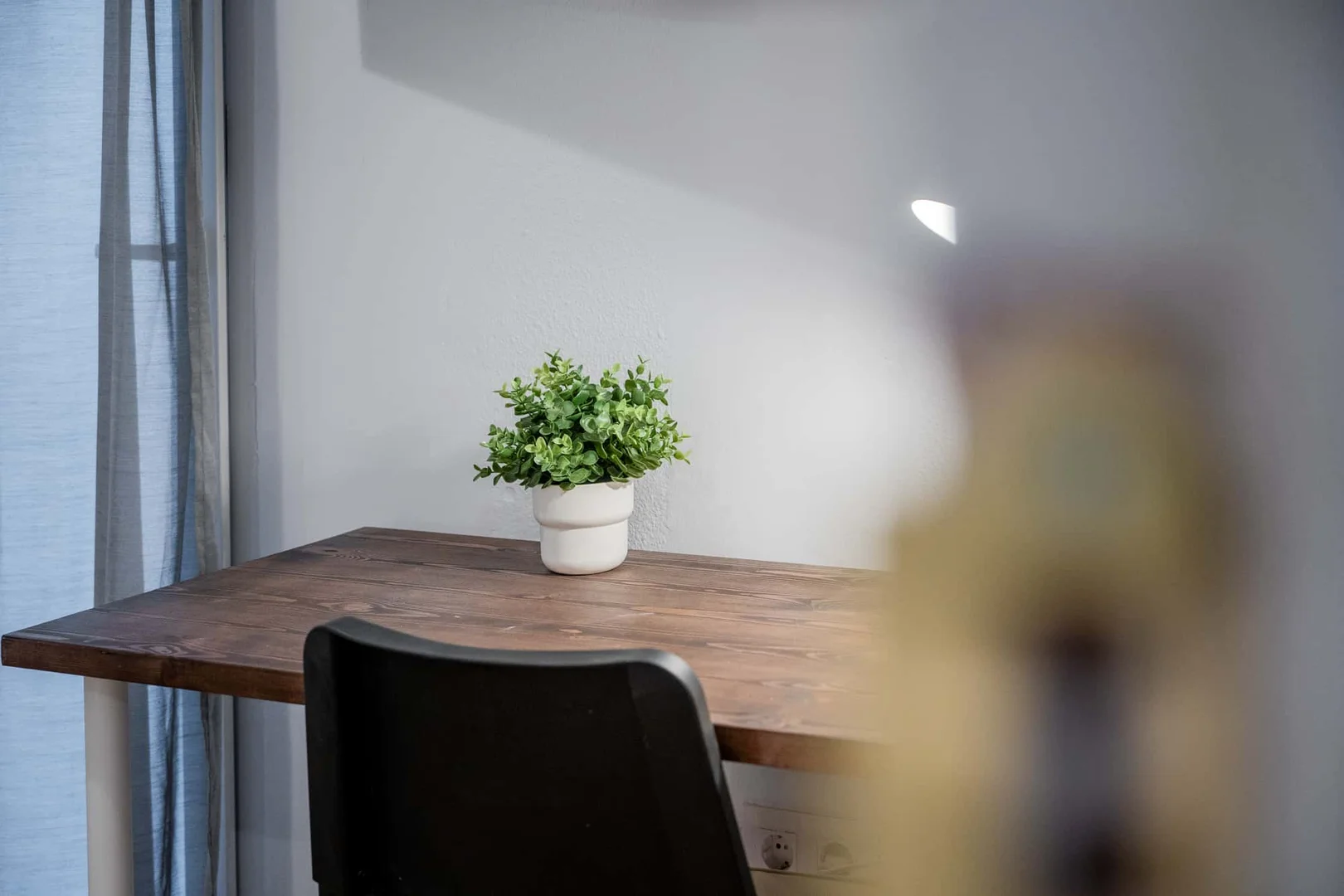 Bright and airy student room with easy university access in 