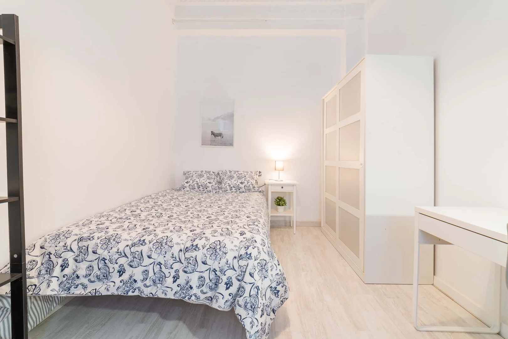 Room for rent in student apartment in , fully furnished