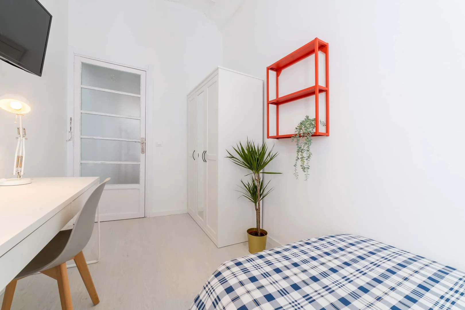 Cozy room for students available in