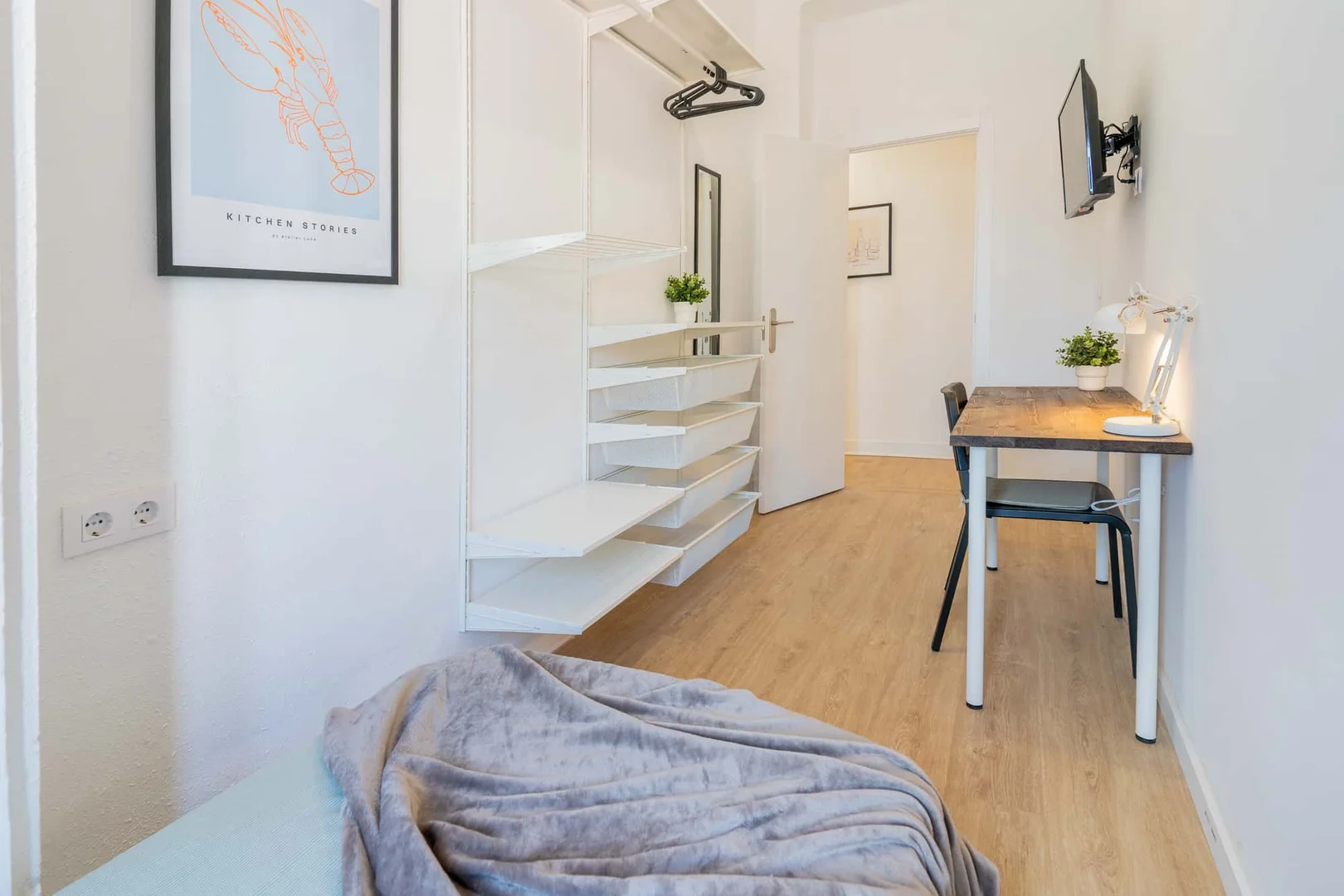 Room for rent in student apartment in , fully furnished
