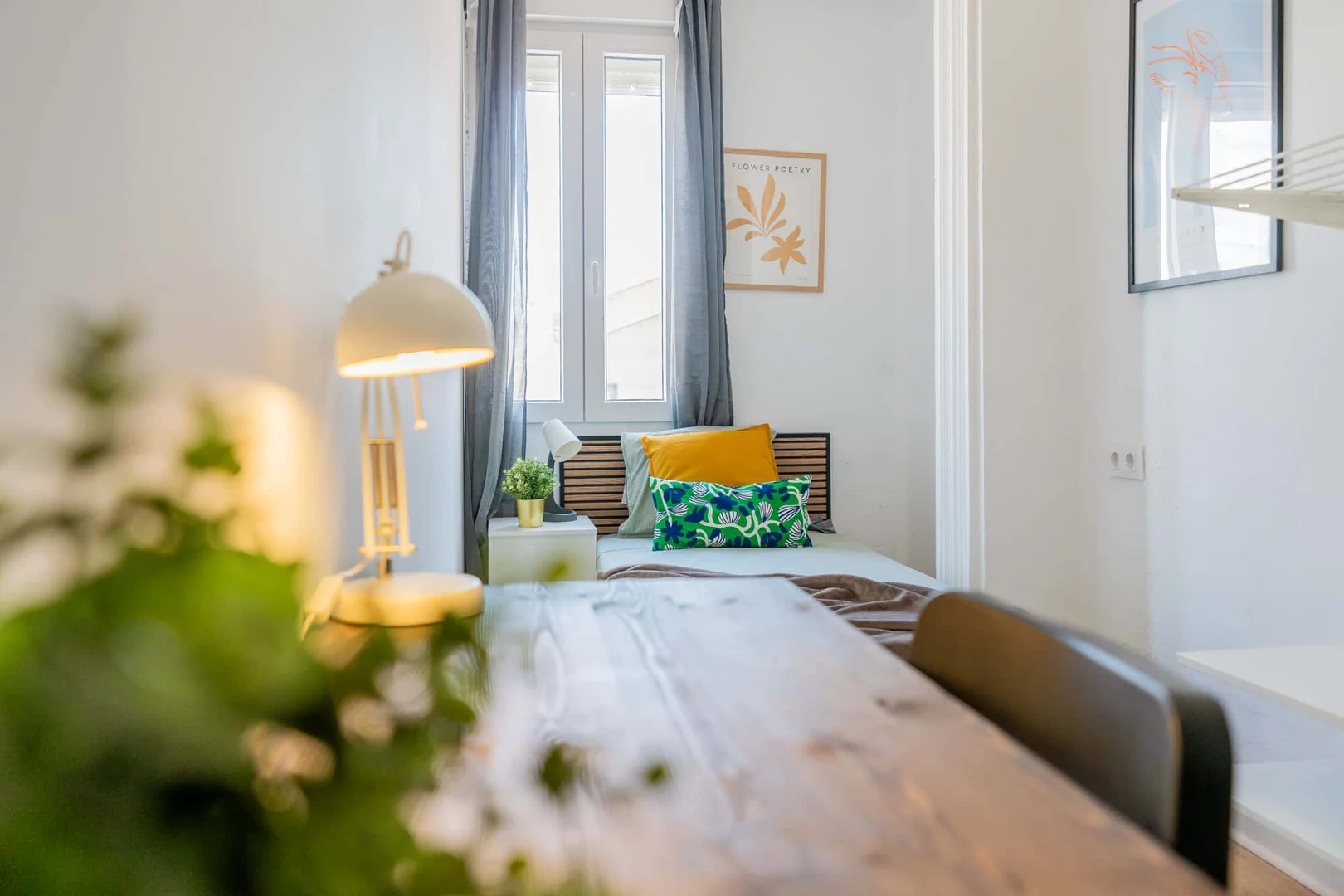 Cozy room for students available in 