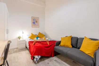 Quarto privado em C/ de Conca, 47, Extramurs, 46008 València, Valencia, Spagna, imagem 2 de 18