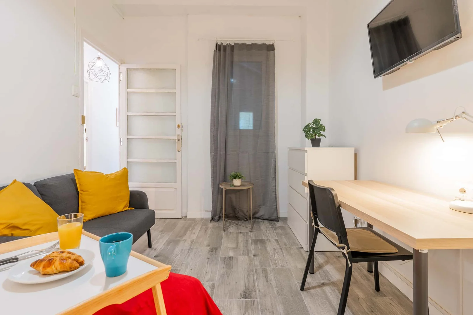 Quarto para alugar em apartamento de estudantes em , totalmente mobilado