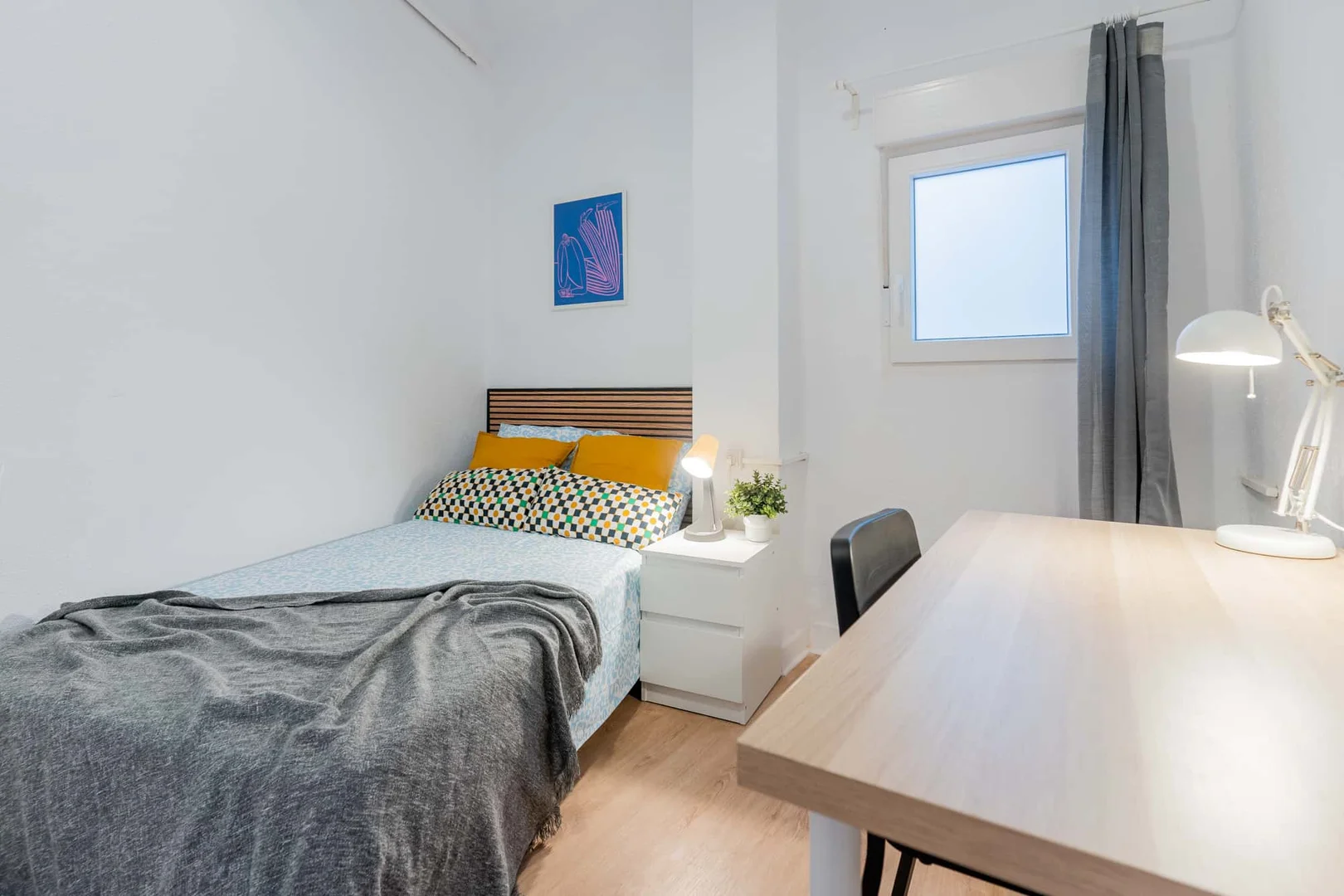 Comfortable and spacious student room in 