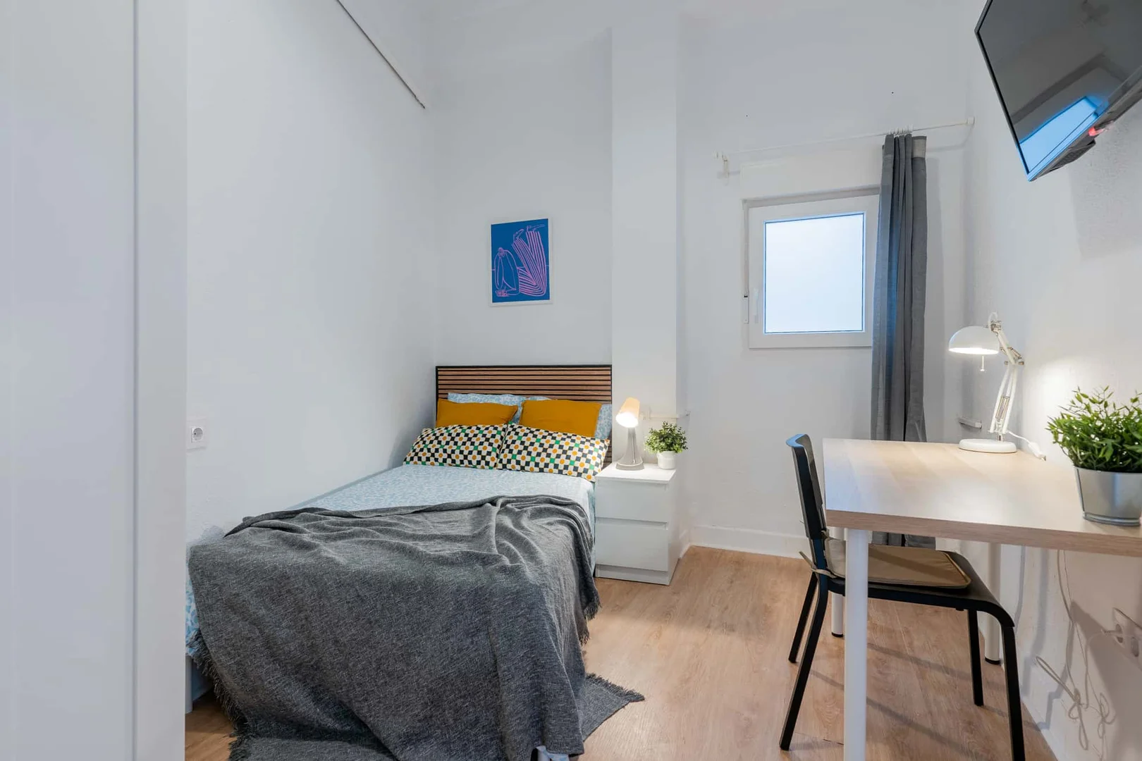 Student-friendly room in  with modern amenities