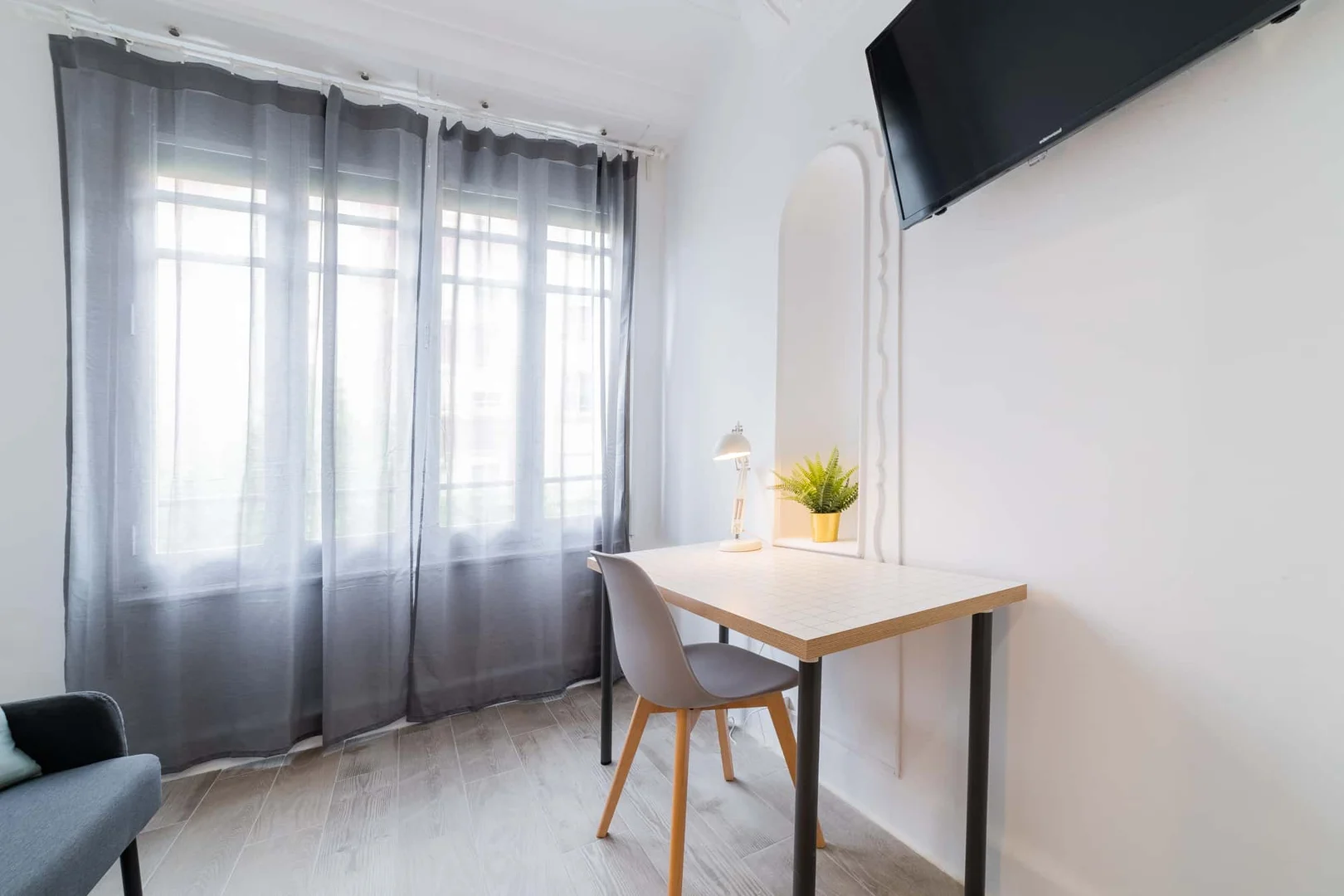 Cozy room for students available in 