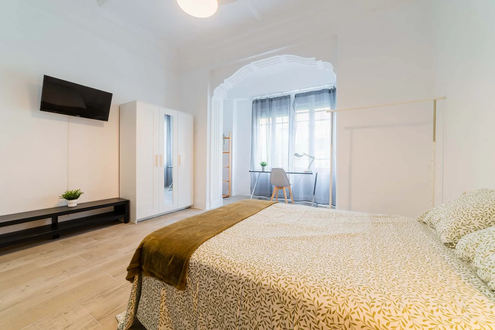 Comfortable and spacious student room in 