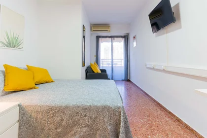 Stanza privata in Carrer Sant Antoni, 140, 46920 Mislata, Valencia, España, immagine 1 di 20