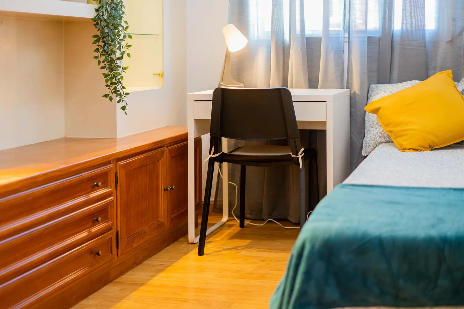 Habitación acogedora para estudiantes disponible en 
