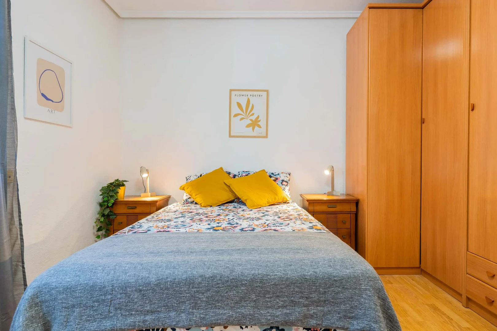 Habitación para estudiantes en con área de estudio y facilidades compartidas