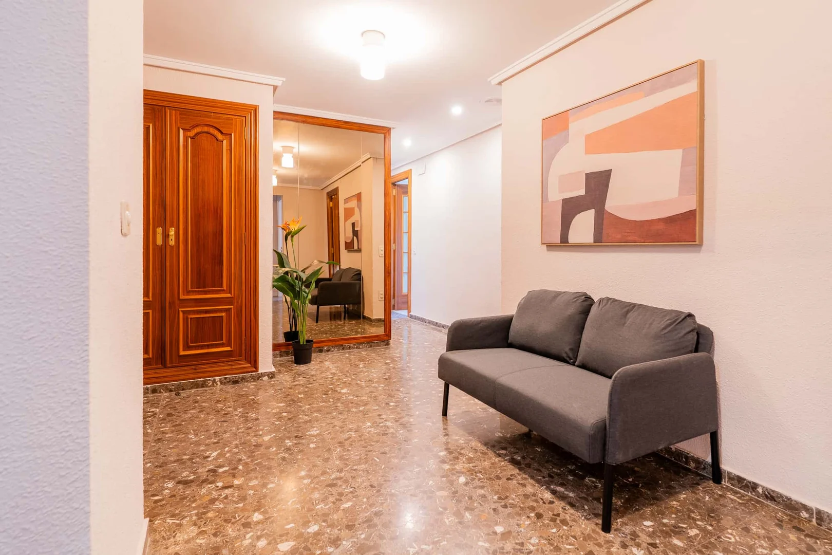 Economical student room with convenient location in 