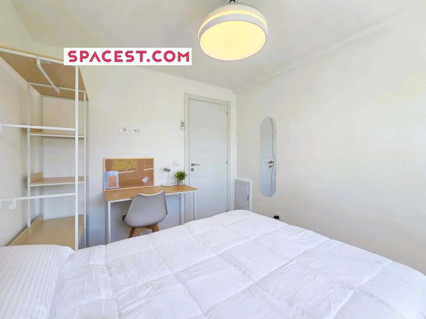 Economical student room with convenient location in