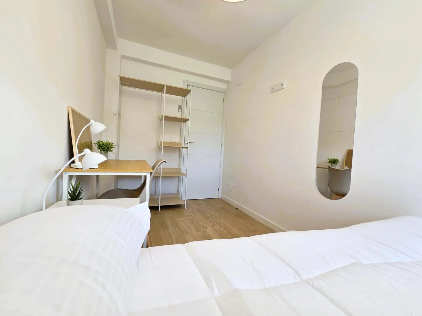 Budget-friendly student room close to campus in