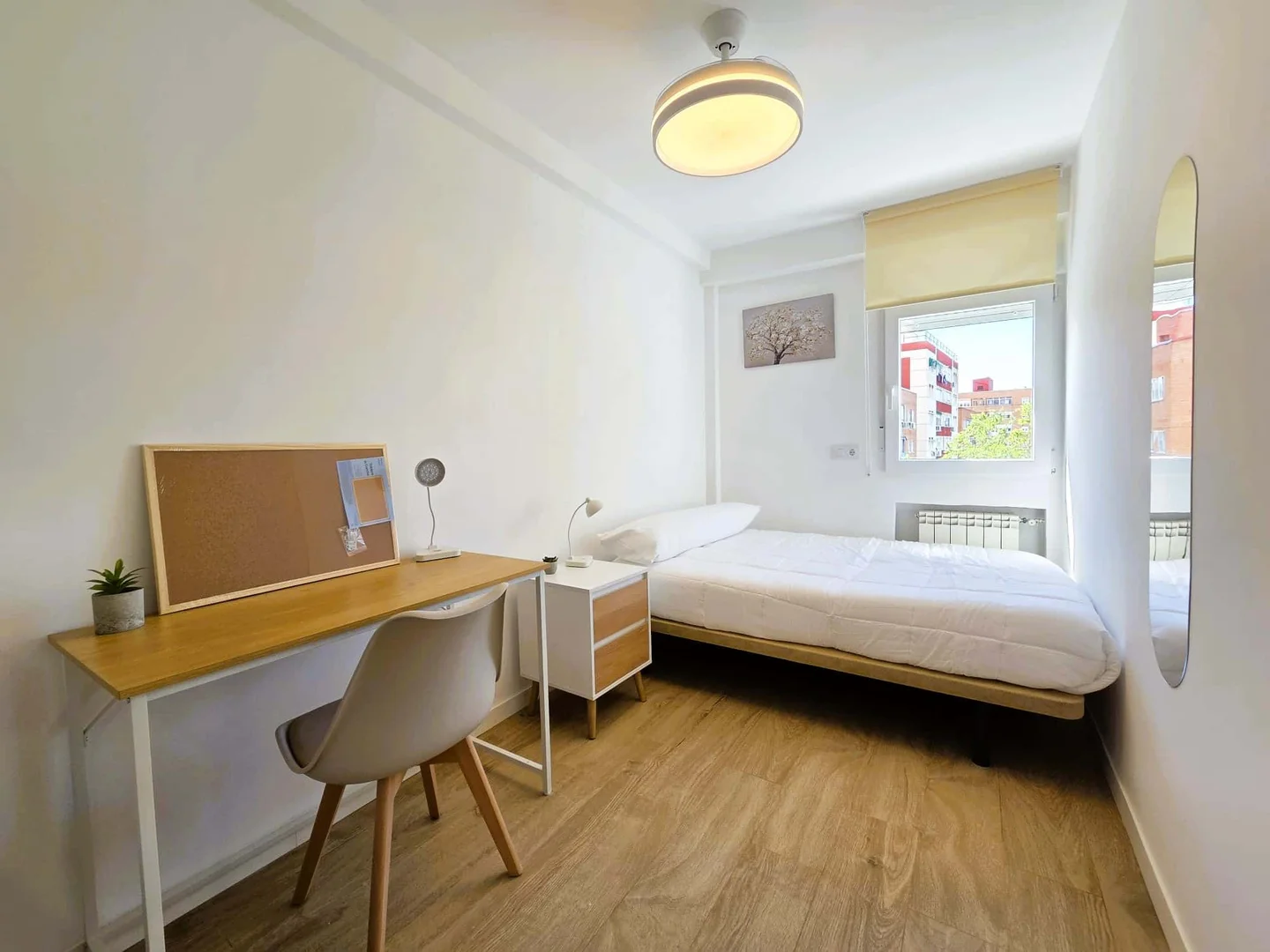 Cozy room for students available in