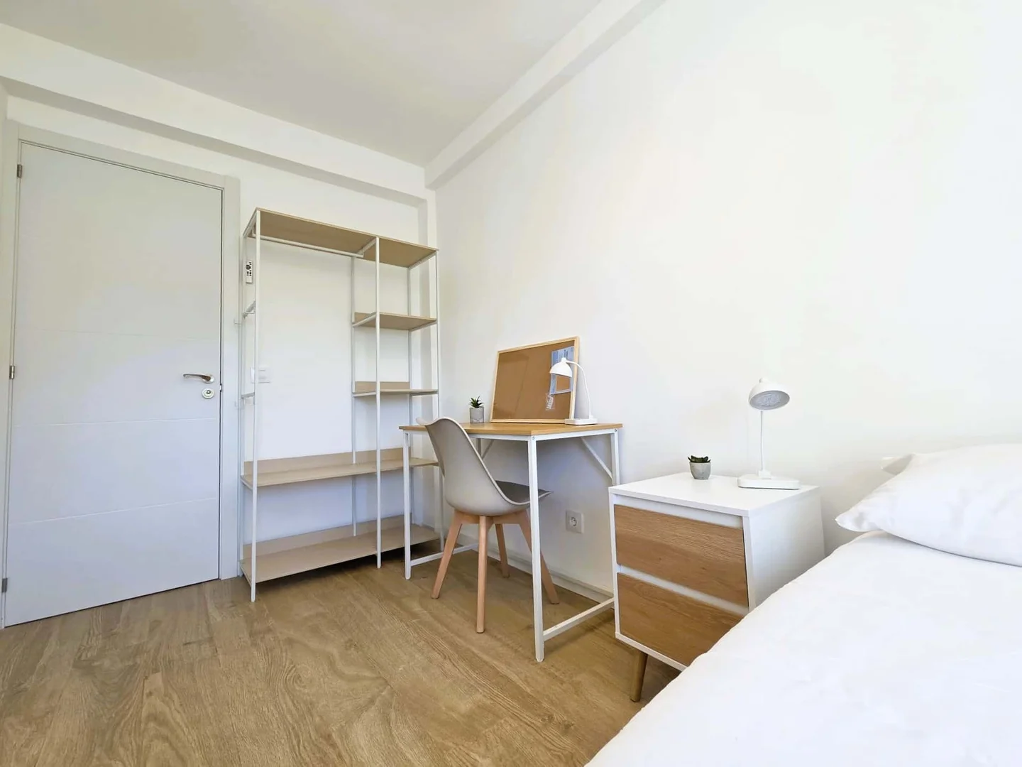 Budget-friendly student room close to campus in