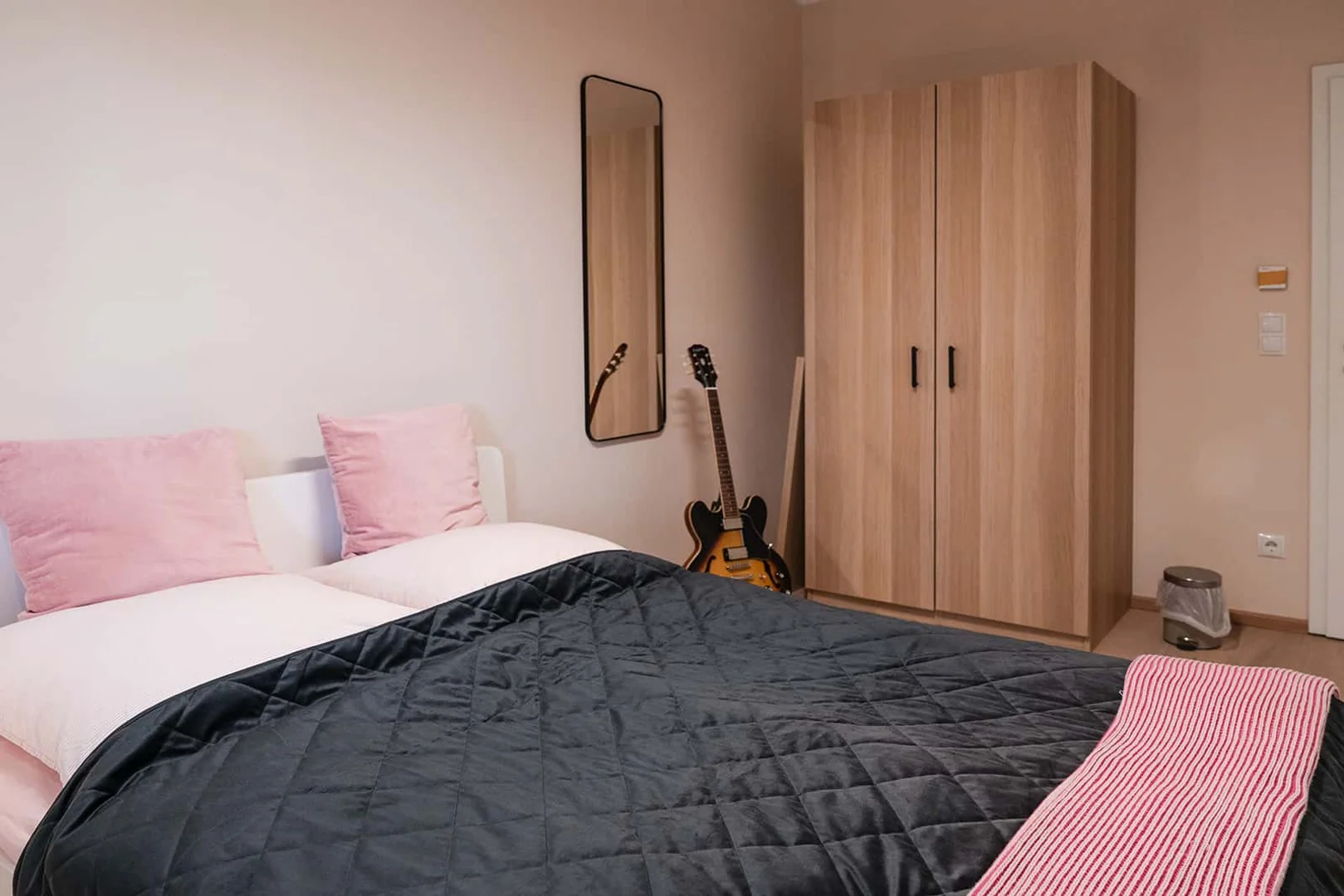 Chambre conviviale pour les étudiants dans  avec des équipements modernes