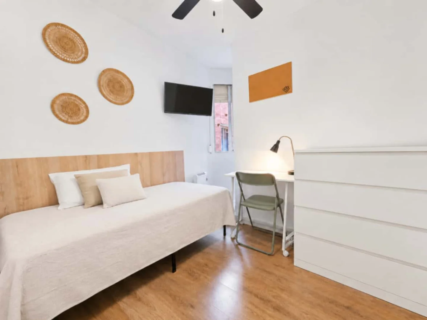 Funktionelles Studentenzimmer perfekt zum Studieren in 