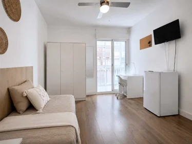 Privatzimmer in der C. Los Batanes, 8, 28803 Alcalá de Henares, Madrid, España, bild 1 von 23