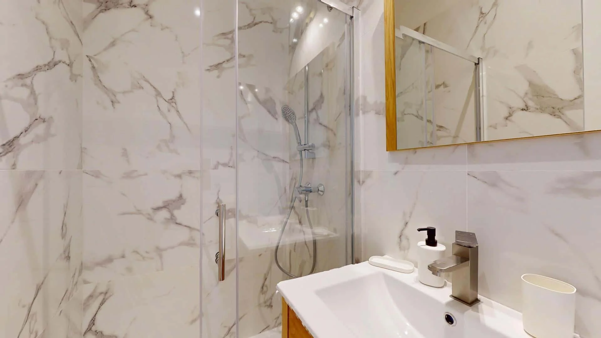 Quarto para alugar em apartamento de estudantes em , totalmente mobilado