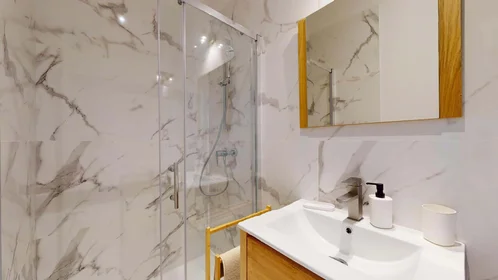 Quarto privado em 9 Imp. Martinon, 33400 Talence, France, imagem 8 de 21