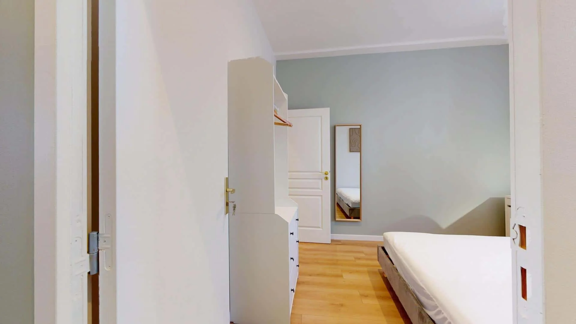 Quarto para alugar em apartamento de estudantes em , totalmente mobilado