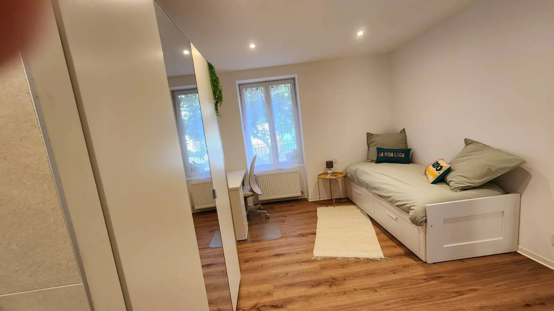Quarto acolhedor para estudantes disponível em 